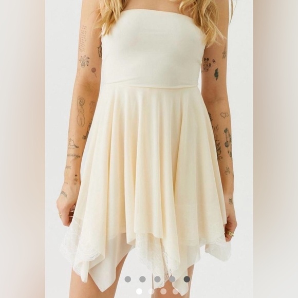 Urban Outfitters Gemma Strapless Lace Mini Dress In Cream - Picture 2 of 3